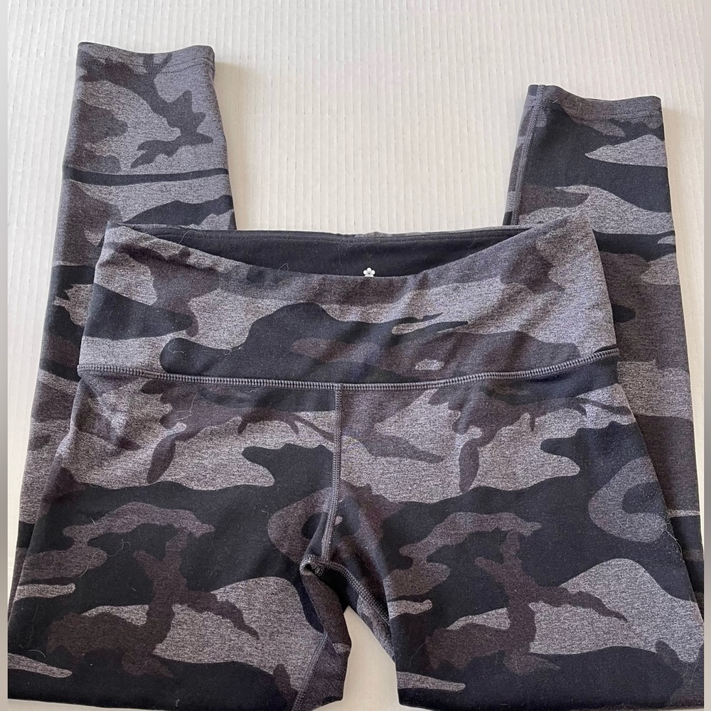 Tuff Athletics Capri length leggings - size Medium